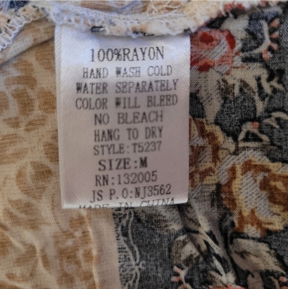 entro Crochet Boho V-Neck Front Button Spaghetti Strap Tank Top, Size M - Picture 5 of 7